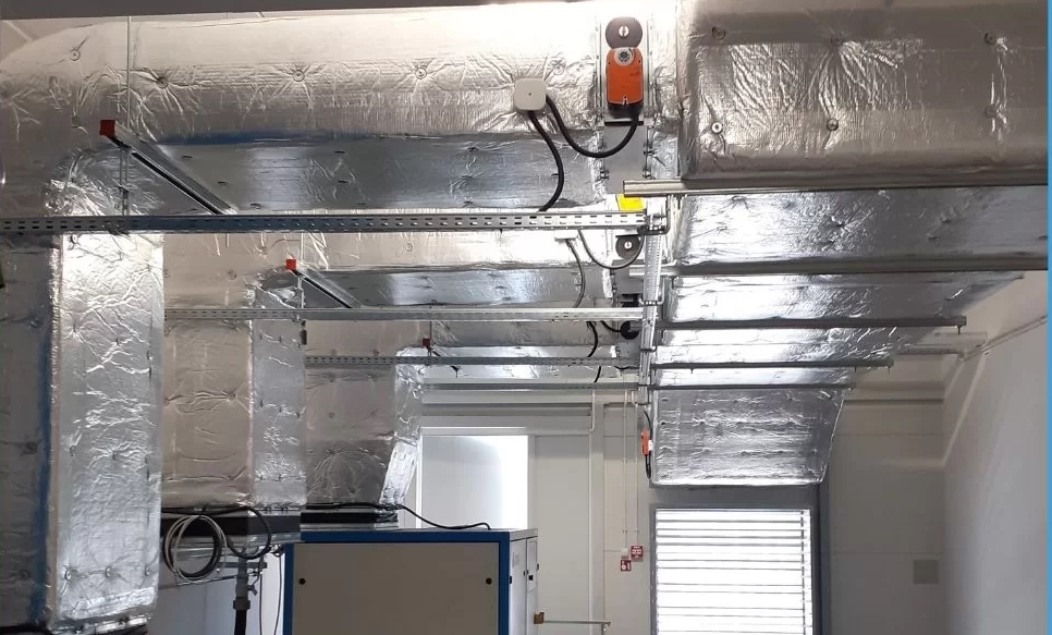 Podłączenie instalacji sprężonego powietrza w firmie z branży chemicznej